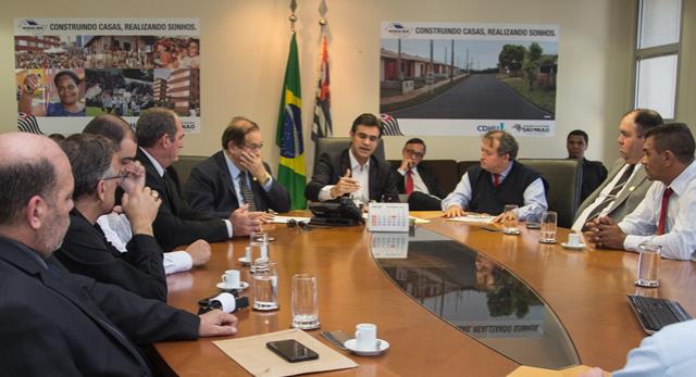 Secretário debate política habitacional com cidades do interior
